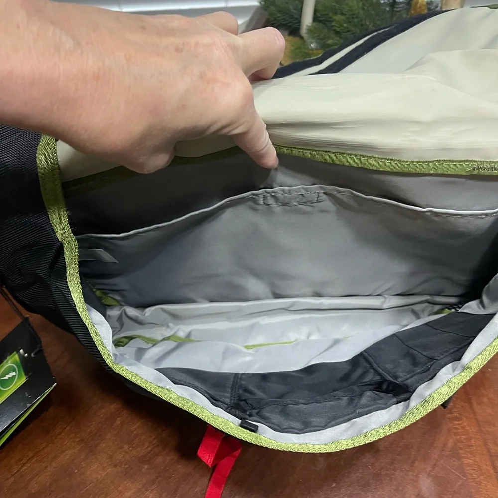 Timbuk2 Classic Messenger Bag NWT ** read**